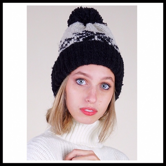 FREE PEOPLE BLACK BOHO POM POM BEANIE HAT A2C - Picture 6 of 8
